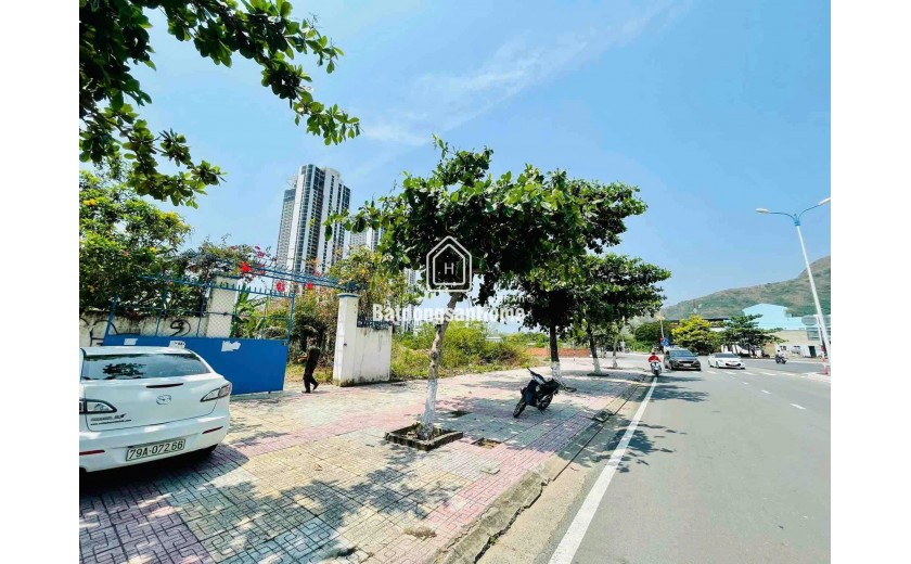 Bán Đất Mặt Tiền Phạm Văn Đồng Ngang 11m – Gần Bến Du Thuyền Nha Trang